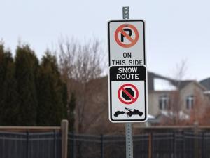 In Niverville, snow routes are marked with special signage.