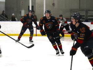 The Niverville Nighthawks fell on Wednesday evening at the CRRC to the Selkirk Steelers by a 4–1 score.