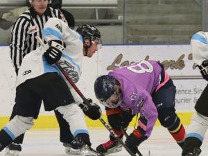  The Niverville Nighthawks got back into the win column with a big 7–4 victory over the Winnipeg Freeze on Wednesday night at the CRRC.