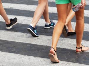 Pedestrians in Niverville are about to get a more convenient way to cross the busy Highway 311, with the announcement this week that a new lit crosswalk will soon be installed at the corner of Highway 311 and Mulberry Avenue.