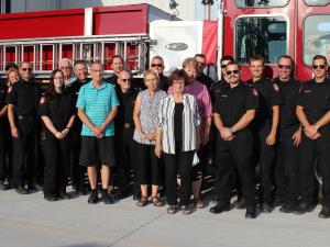 Seniors’ lunch program volunteers Fred Bergmann, Doug Adams, Irene Adams, Susan Bergman, and Barb Nickel along with the Niverville Fire and Emergency Services team.