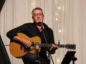 Steve Bell entertained guests at the annual Heritage Centre Gala in Niverville.