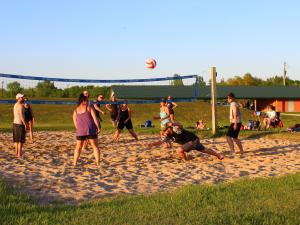 On June 6, the beach volleyball court in Hespeler Park saw a renewal of activity as fans and players kicked off the first games of the season. Running from June until mid-September, the local league will play every Thursday night from 7:00 to 9:00 p.m. Two teams from Niverville and one from Île-des-Chênes round out the league.