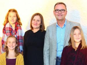 Curtis Claydon with wife Lorrie and daughters Hailey, Brooke, and Somer. 