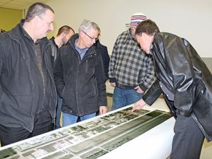 Niverville Mayor Myron Dyck speaks with residents at open house
