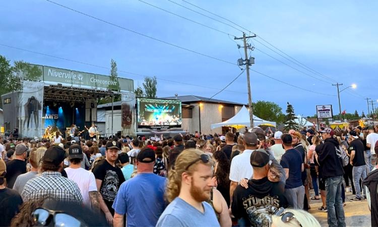 The Reklaws performing at the Olde Tyme Country Fair to a huge crowd.