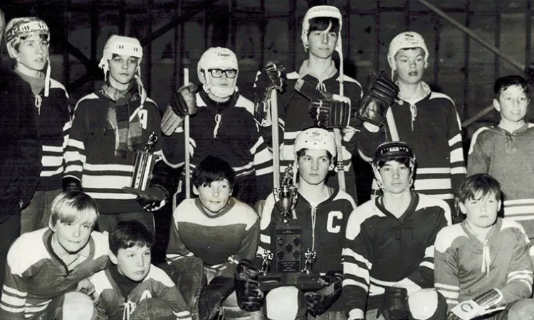 Niverville Pee Wee Clippers (1970). Front row: John Enns, Ken Doerksen, Mark McMahon, Bill Condon, Shawn McMahon, Raymond Dyck, and Roger Lamplight. Back Row: Marvin Rempel (coach), Brian Doerksen, Clarence Braun, Ian Wallace, Levi Isaak, and Ronnie Friesen