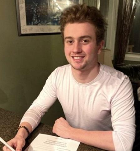 Devin Benson has been signed to the Nighthawks.