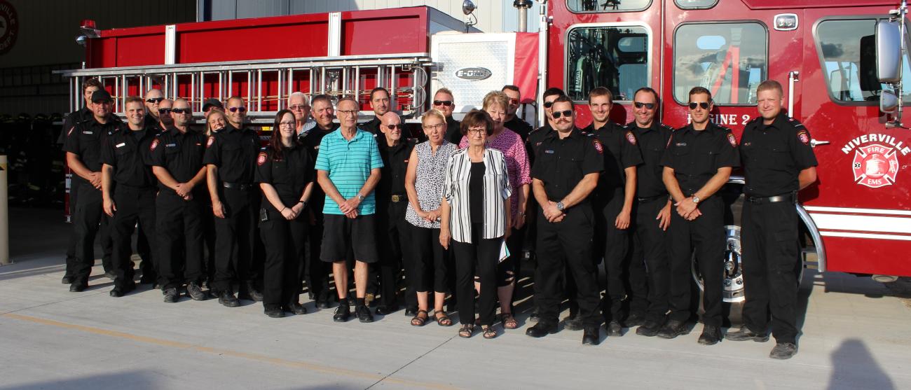 Seniors’ lunch program volunteers Fred Bergmann, Doug Adams, Irene Adams, Susan Bergman, and Barb Nickel along with the Niverville Fire and Emergency Services team.
