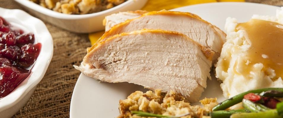 It’s that time of year when the temperature cools, the harvest comes in, and communities gather for fall suppers. Fall suppers are a great way to meet your neighbours—and also enjoy a fantastic meal.