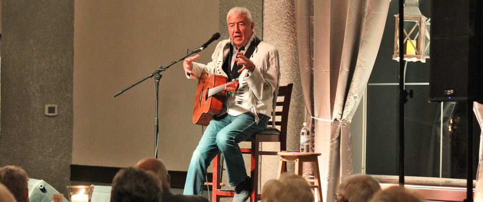 Guest speaker Tom Jackson regales the audience.