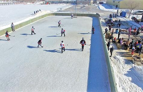Paling ball hockey at the Winter Classic in Ste. Agathe