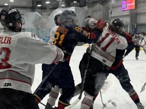  The Niverville Nighthawks failed to muster any offence again on Friday evening at the CRRC, dropping their third game in a row with a 3–1 loss to the Selkirk Steelers.