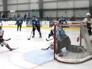 The Niverville Nighthawks have won their second straight game after a big 5–2 victory over the Winnipeg Blues on the road on Tuesday evening.