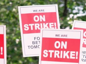 Custodial staff of the Seine River School Division (SRSD) are hitting the picket lines as of 8:00 a.m. on Monday, February 12.