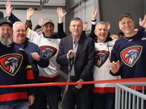 What do you get when you bring together a group of nighthawks? A kettle. And that’s what the fans and organizers of the Niverville Nighthawks gathered to celebrate just prior to game time on February 16.
