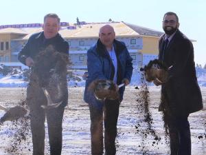 Myron Dyck (Mayor of Niverville), Doyle Piwniuk (Minister of Transportation and Infrastructure), Trevor Rempel (Steel Creek Developers), Obby Khan (Minister of Sport, Culture, and Heritage), and Ron Schuler (MLA for Springfield-Ritchot).