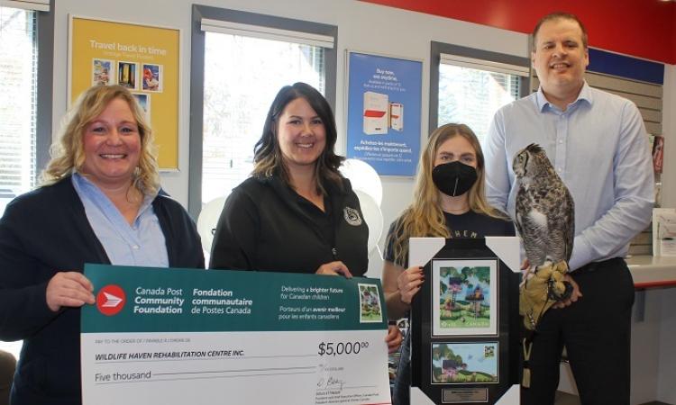 The Canada Post Foundation presents a cheque to the Wildlife Haven Rehabilitation Centre.