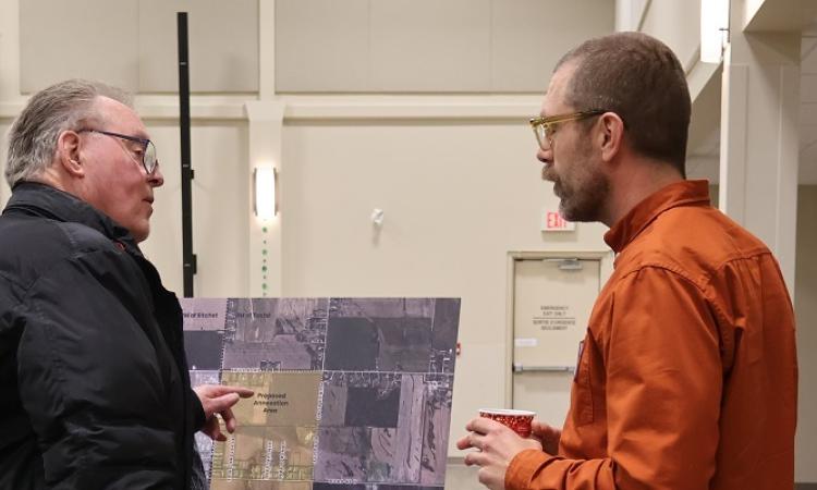 Tom Janzen of SMM speaks with a local resident.