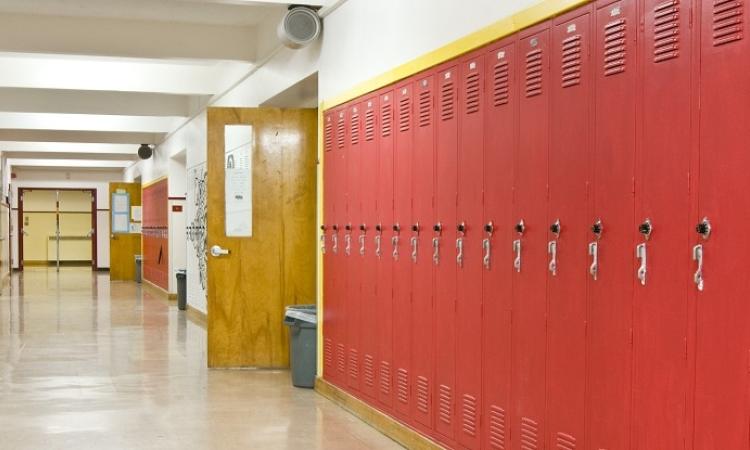 In response to the escalating surge of COVID-19 cases in the province, the provincial government announced on January 4 that in-person classes would be further delayed.