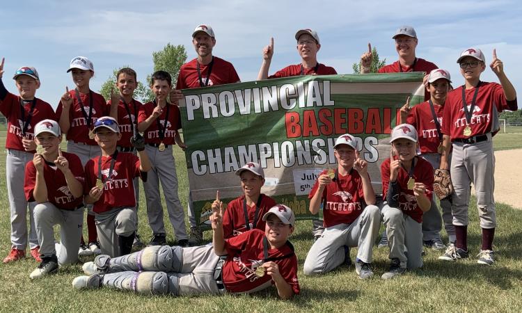 Back row: Mason Dearborn, Kennedy Morissette, Carter Fast, Seth Bunn, Jason Bunn (coach), Clayton Smeltz (coach), Stan Hiebert (coach), Niko Lemoine, and Seth Hooper. Front row: Noah Hudson, Cruze Janz, Jeremiah Martens, Tristan Cousineau, Ben Hiebert, and Ryan Smeltz.