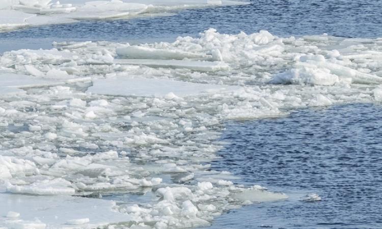  With spring temperatures setting in throughout southern Manitoba, the snowpack is receding, ice is breaking up, and melt water is starting to flow. That means it’s time to change some of our winter habits.