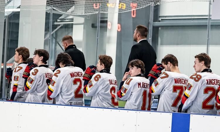 The Niverville Nighthawks had a tough time on the road in Steinbach last night, falling 5–1 to the Pistons.