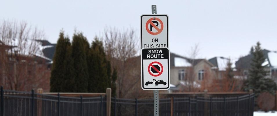 In Niverville, snow routes are marked with special signage.
