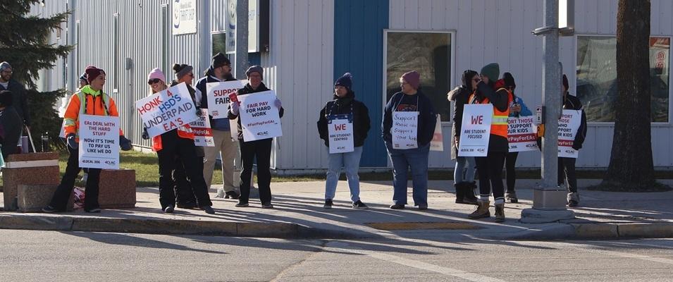 This fall, EAs in the Hanover School Division took to the picket line.
