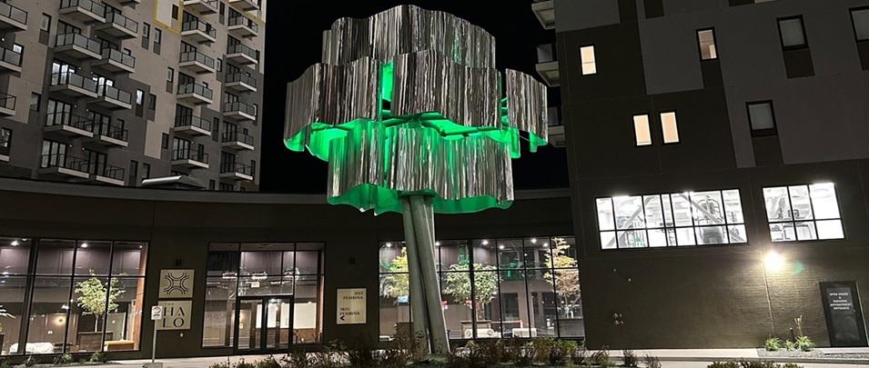 A Niverville artist is behind the new art installation at a prominent property on Pembina Highway in Winnipeg.