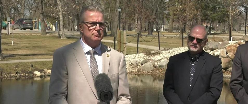 AMM President Kam Blight and Justice Minister Kelvin Goertzen.