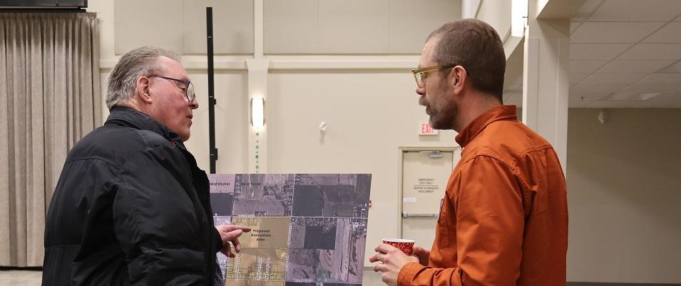 Tom Janzen of SMM speaks with a local resident.
