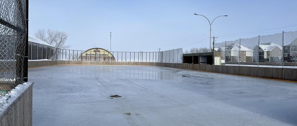 The outdoor skating rink and the Niverville Centennial Arena.