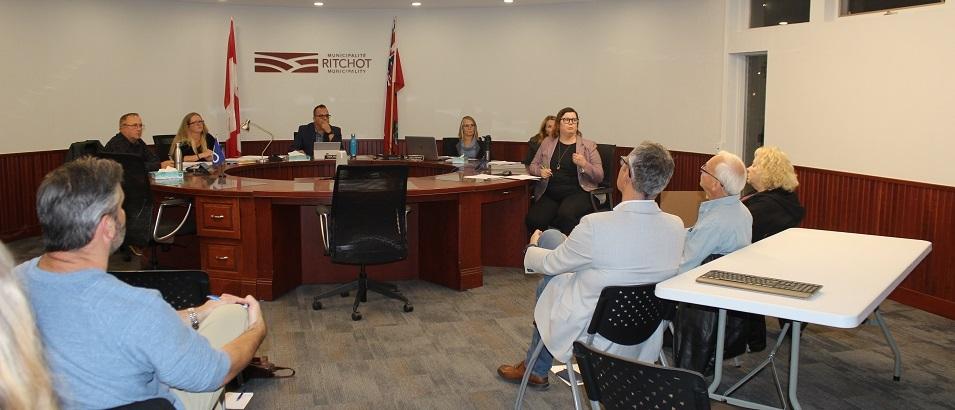 A public hearing is held for the community to respond to the proposed new Macdonald-Ritchot development plan.