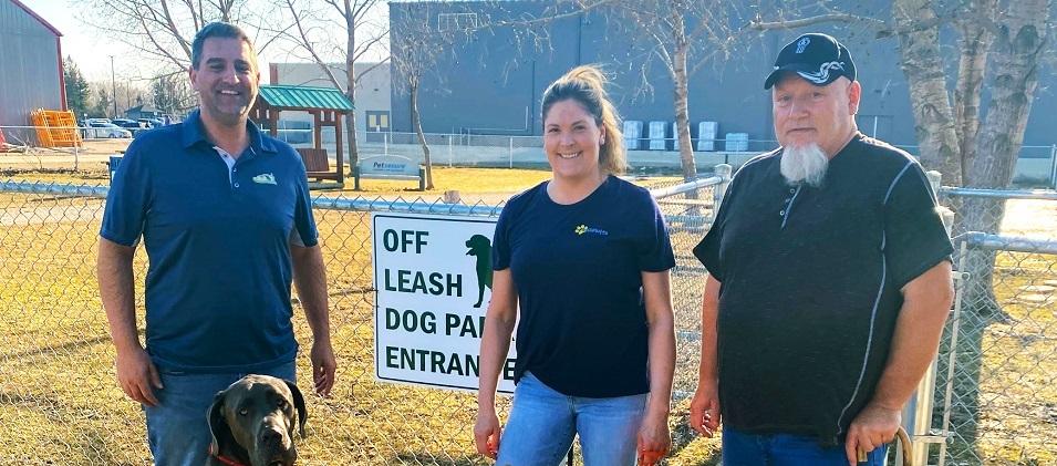Councillor Nathan Dueck, Amanda MacLean of RuffMutts, and Barry Piasta.
