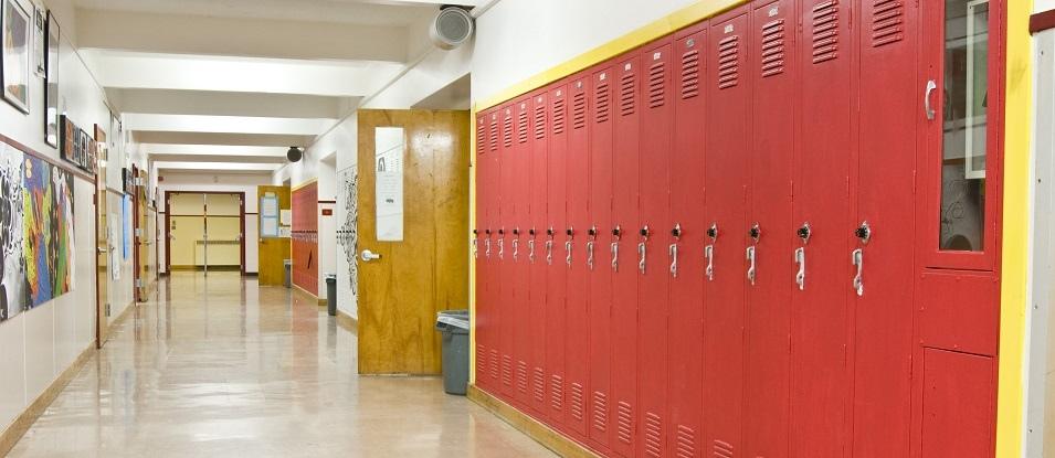 In response to the escalating surge of COVID-19 cases in the province, the provincial government announced on January 4 that in-person classes would be further delayed.