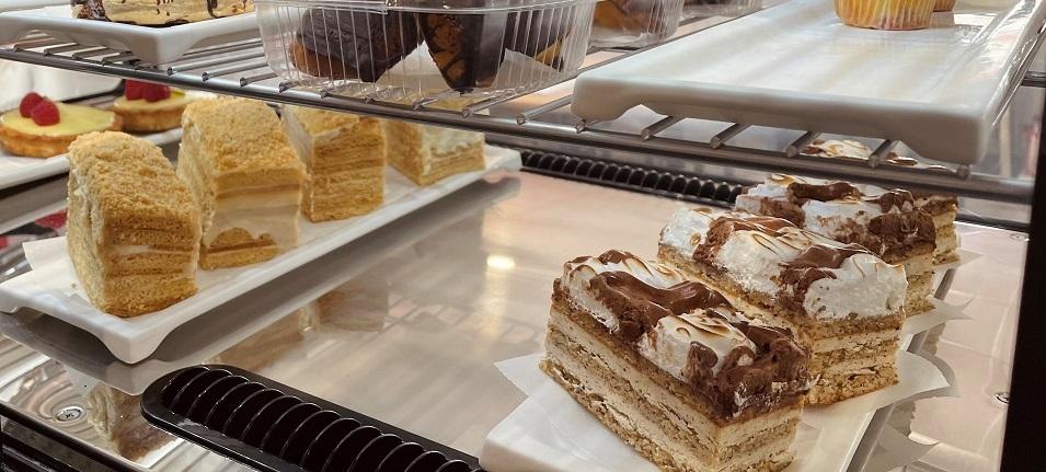KraveMore offers a wide selection of fresh, homemade foods, including many high-quality desserts.