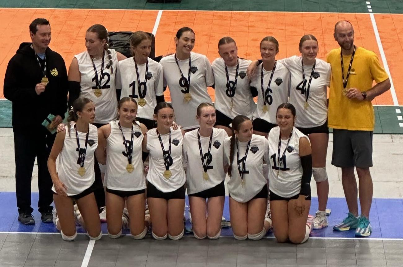 The golden U14 female volleyball south white volleyball team.